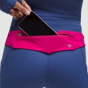 lululemon athletica Fast and Free Run Belt Bag in Lavender Frost